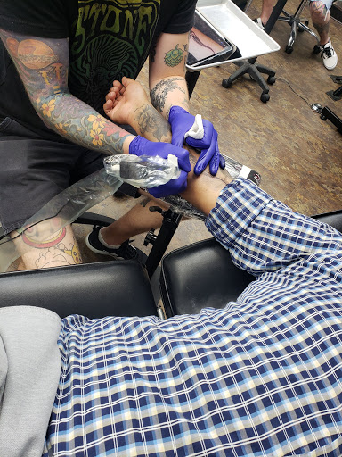 Tattoo Shop «Pink Elephant Tattoo Studio», reviews and photos, 707 S Ankeny Blvd, Ankeny, IA 50023, USA