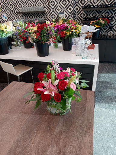 Florist «LUSH BOUQUET Flowers Downtown Phoenix», reviews and photos, 201 N Central Ave, Phoenix, AZ 85004, USA