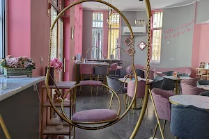 Pinko Lounge Cafe & Bar image