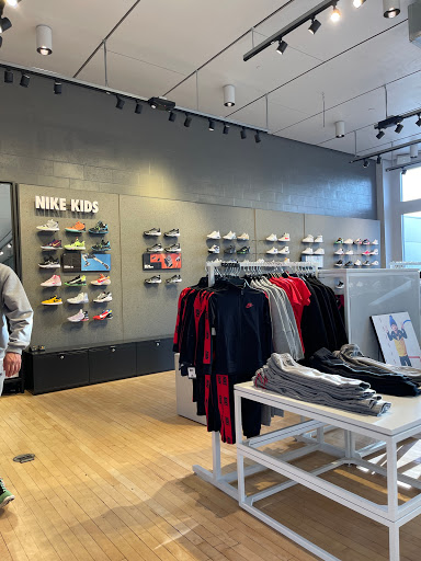 Clothing Store «Nike The Grove», reviews and photos, 189 The Grove Dr, Los Angeles, CA 90036, USA