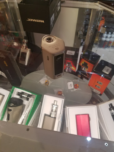 Tobacco Shop «The Smokers Edge Smoke and Vape Shop», reviews and photos, 19756 N John Wayne Pkwy #114, Maricopa, AZ 85138, USA