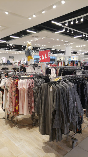 Clothing Store «Forever 21», reviews and photos, 272 Baychester Ave 120 - 121, Bronx, NY 10475, USA