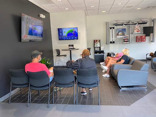 Kia Dealer «Monroeville Kia», reviews and photos, 3721 William Penn Hwy, Monroeville, PA 15146, USA