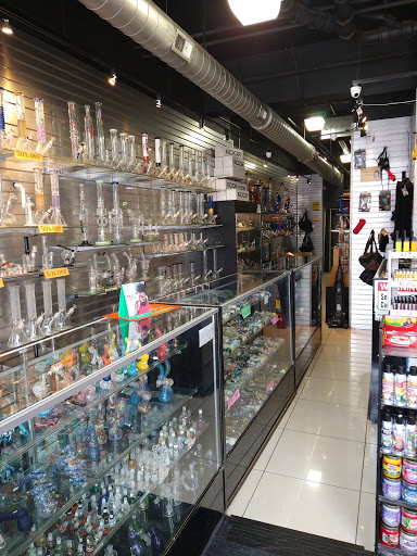 Tobacco Shop «Smoke Shop», reviews and photos, 1920 W North Ave, Chicago, IL 60622, USA