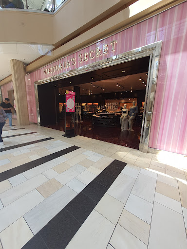 Shopping Mall «Newport Centre», reviews and photos, 30 Mall Dr W, Jersey City, NJ 07310, USA