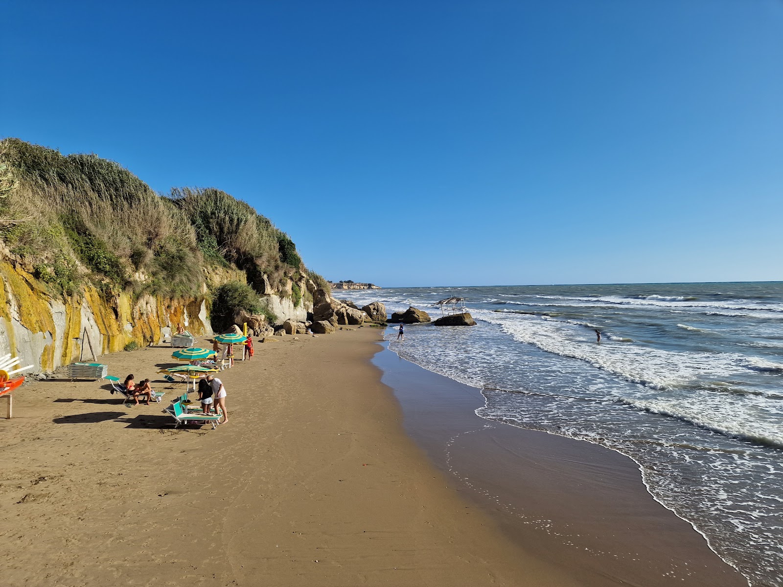 Foto di Lido Garda Anzia Beach con molto pulito livello di pulizia