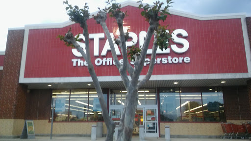 Office Supply Store «Staples», reviews and photos, 210 Harmon Creek Rd, Kernersville, NC 27284, USA