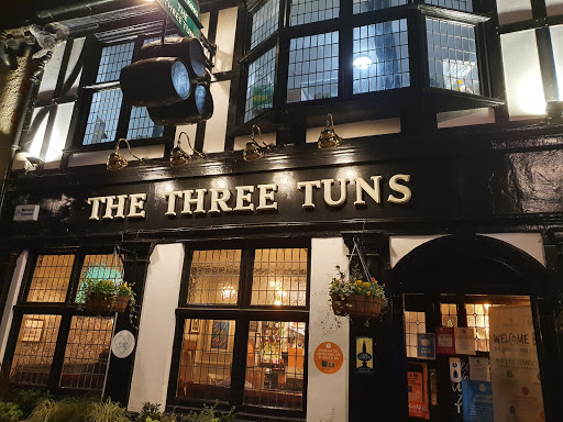 The Three Tuns - 24 High St, Uxbridge UB8 1JD, Reino Unido