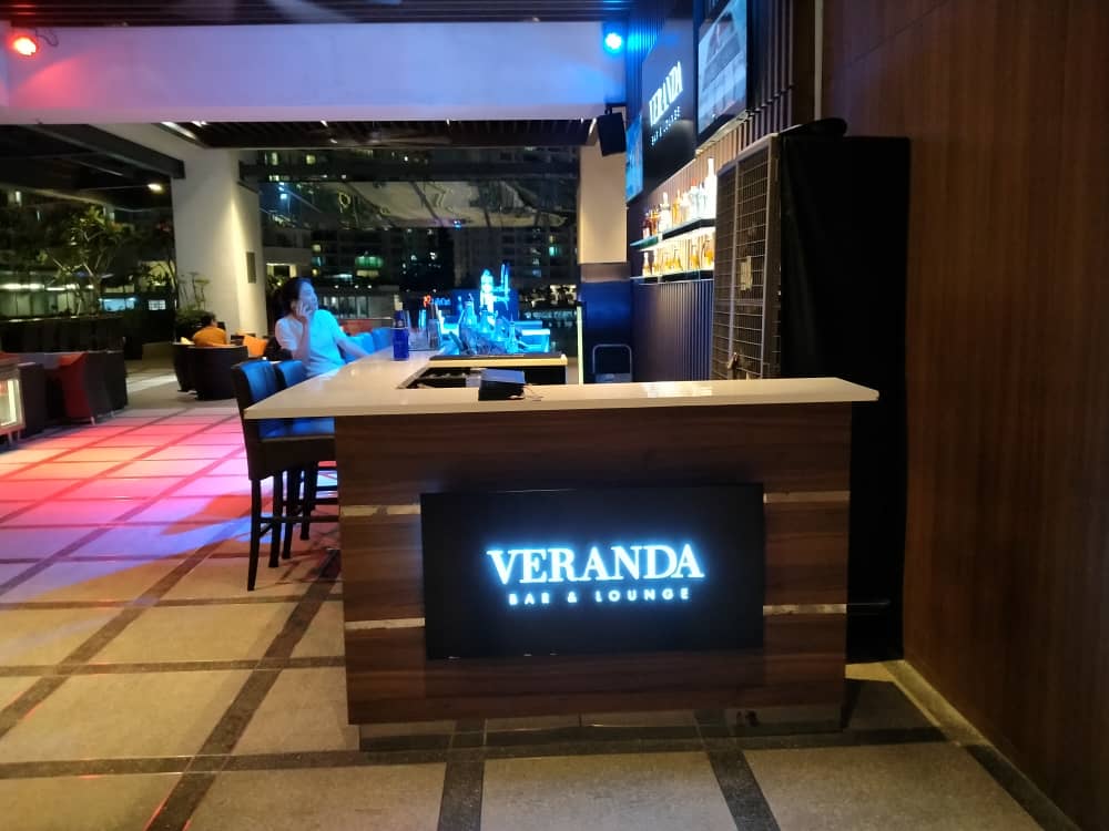 Veranda Bar & Lounge