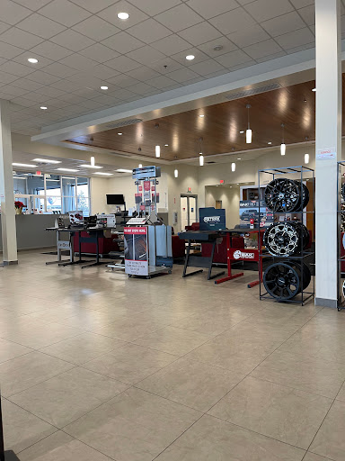 Toyota Dealer «Royal Moore Toyota», reviews and photos, 1415 SE River Rd, Hillsboro, OR 97123, USA