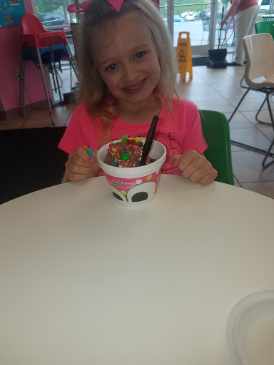 Frozen Yogurt Shop «Sweet Frog», reviews and photos, 2626 E Stone Dr, Kingsport, TN 37660, USA