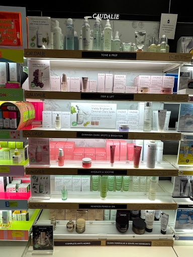 Cosmetics Store «SEPHORA», reviews and photos, 7130 Austin St, Forest Hills, NY 11375, USA