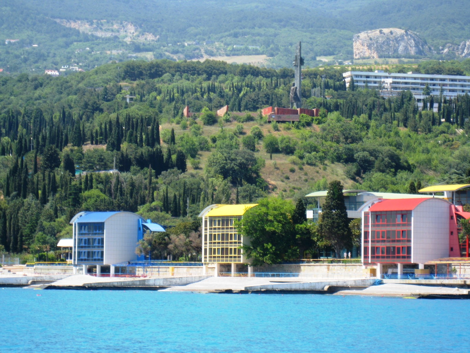 Photo de Artek beach avec plusieurs baies longues