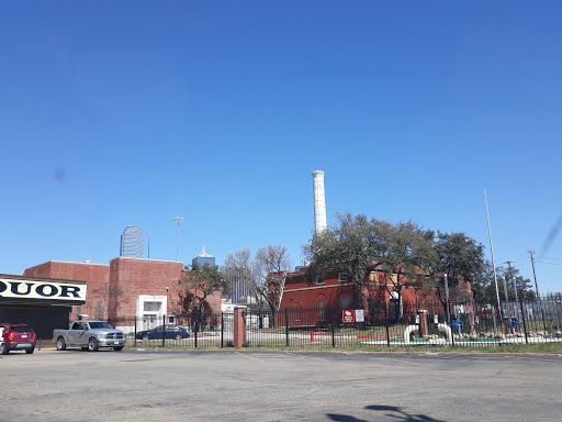 Liquor Store «River Cut Rate Liquor», reviews and photos, 327 Cadiz St, Dallas, TX 75207, USA