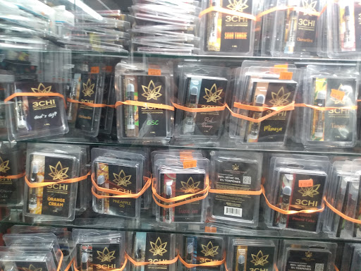 Tobacco Shop «The Cave», reviews and photos, 602 E Broadway, Alton, IL 62002, USA