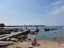Parentino beach'in fotoğrafı - rahatlamayı sevenler arasında popüler bir yer