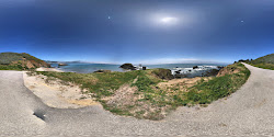 Photo de Point San Luis entouré de montagnes