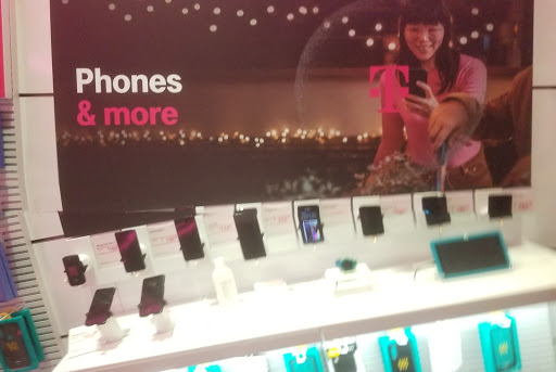 Cell Phone Store «T-Mobile», reviews and photos, 4021 W 167th St, Country Club Hills, IL 60478, USA
