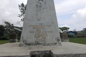 Obelisk op het Tjoepoenagara-plein image
