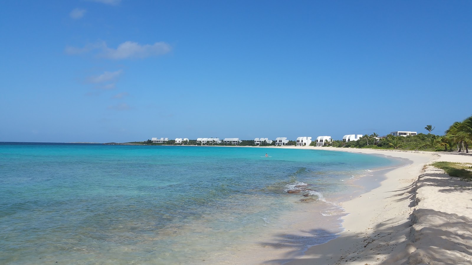 Foto av Shoal Bay Strand med vit sand yta