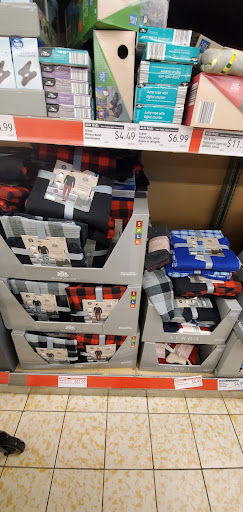 Supermarket «ALDI», reviews and photos, 18867 E 9 Mile Rd, Eastpointe, MI 48021, USA