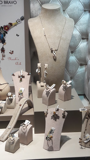 Stores to buy fashion jewelry Antalya