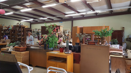 Used Clothing Store «T.E.A.M. Resale Shop», reviews and photos, 300 W Main St, Tomball, TX 77375, USA