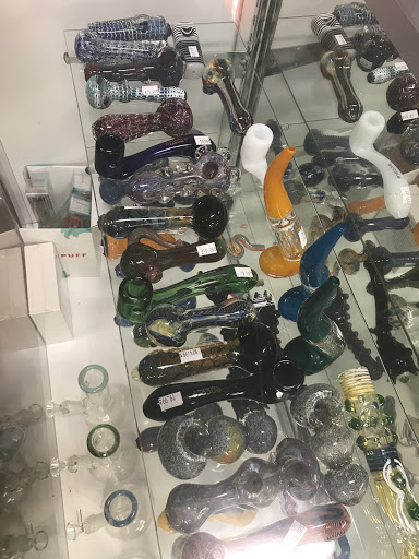 Tobacco Shop «HotBox Smoke Shop», reviews and photos, 9514 Reseda Blvd #7, Northridge, CA 91324, USA