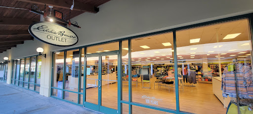 Clothing Store «Eddie Bauer Outlet», reviews and photos, 230 Outlet Village Blvd, Lebanon, TN 37090, USA