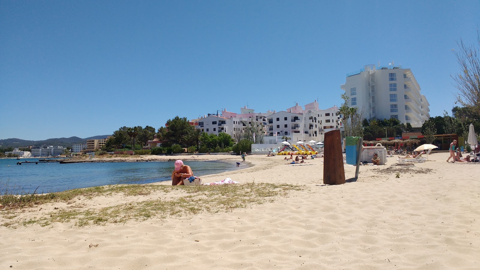 Foto di Cala Pinet - raccomandato per i viaggiatori in famiglia con bambini