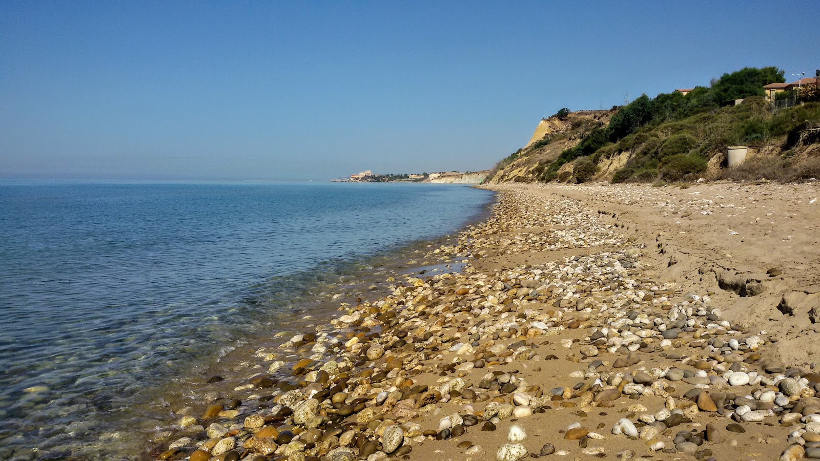 Marina di Butera的照片 带有碧绿色纯水表面