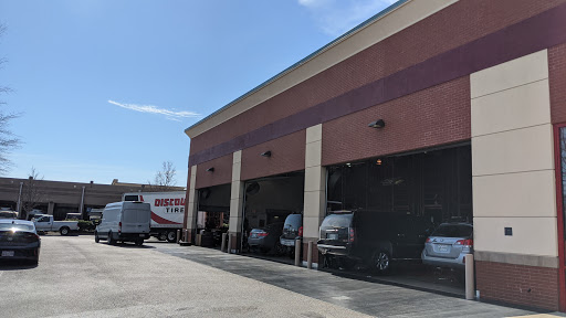 Tire Shop «Discount Tire Store - Brentwood, TN», reviews and photos, 7135 Bakers Bridge Ave, Brentwood, TN 37027, USA
