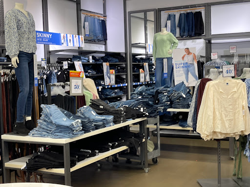 Clothing Store «Old Navy», reviews and photos, 23672 US Hwy 19 N, Clearwater, FL 33765, USA