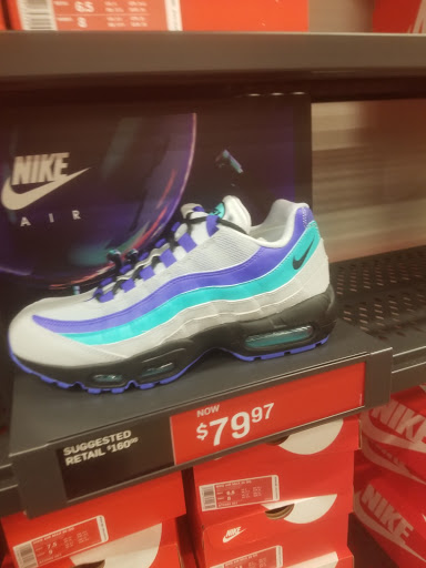 Sportswear Store «Nike East Los Angeles», reviews and photos, 4585 Whittier Blvd, East Los Angeles, CA 90022, USA