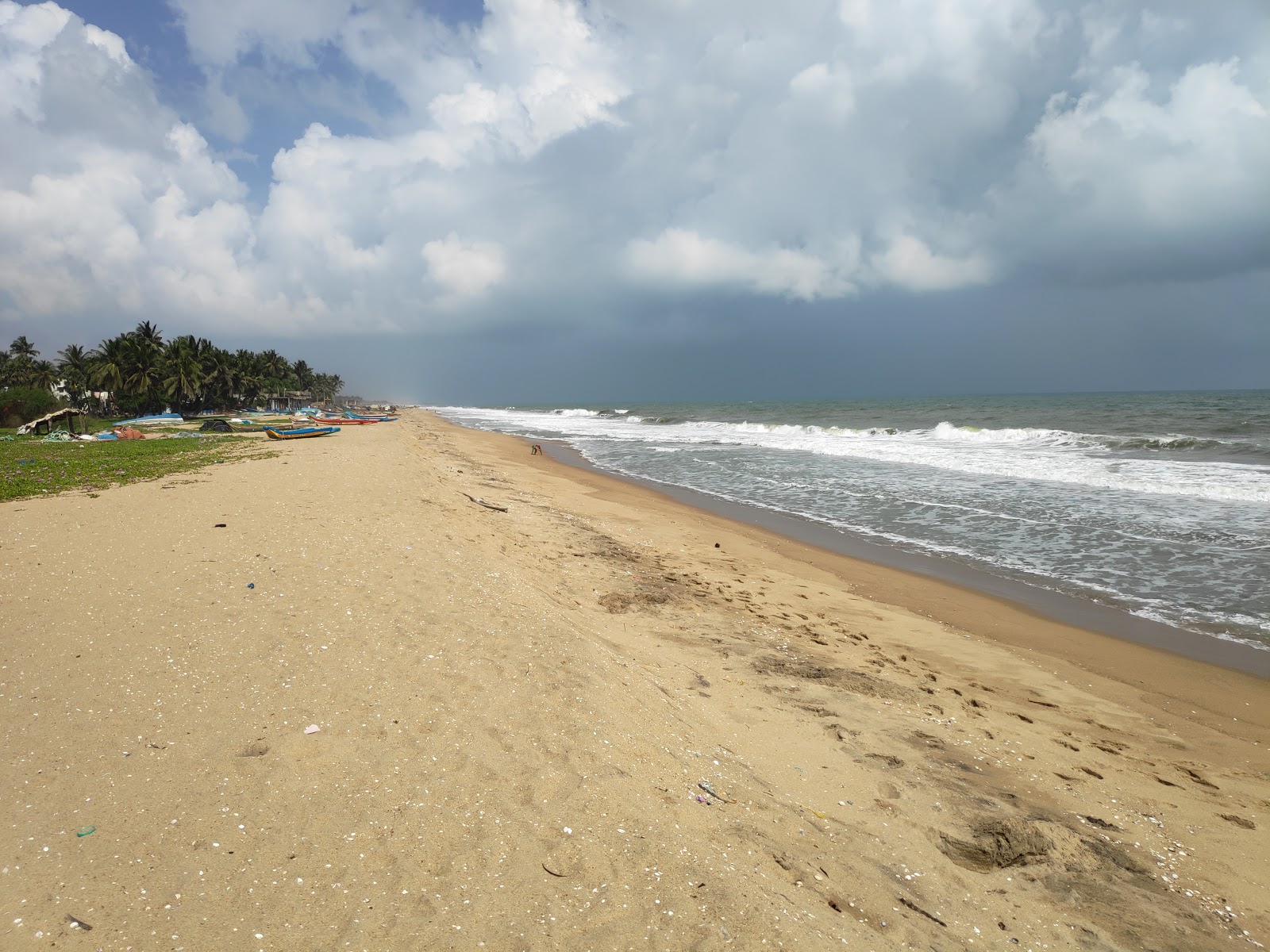 Photo de Pondicherry University Beach avec sable lumineux de surface