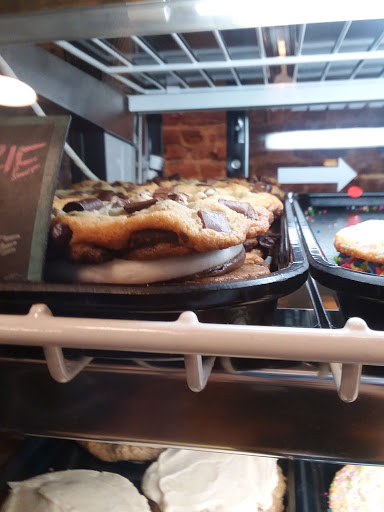 Bakery «Designer Desserts», reviews and photos, 56 Lincolnway, Valparaiso, IN 46383, USA