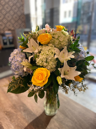 Florist «LUSH BOUQUET Flowers Downtown Phoenix», reviews and photos, 201 N Central Ave, Phoenix, AZ 85004, USA