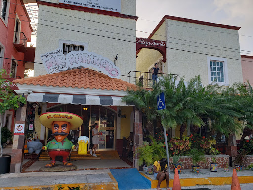 Art shops in Cancun