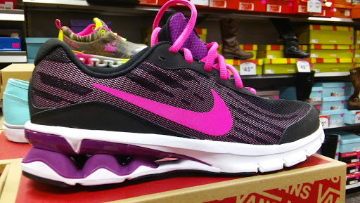 Shoe Store «Shoe Carnival», reviews and photos, 4835 W 77th St, Burbank, IL 60459, USA