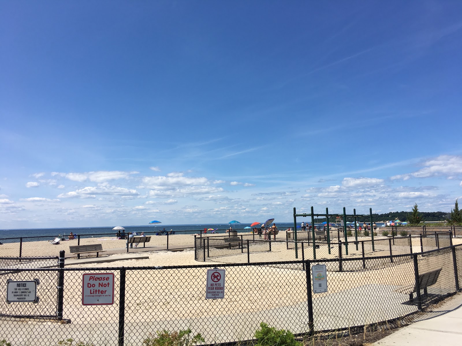 Fotografie cu West Meadow Beach - locul popular printre cunoscătorii de relaxare