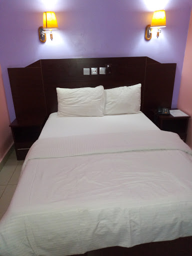 Hotel De Carel, No 8 / 22A, Nomeh Drive, Trans-Ekulu, Nigeria, Motel, state Enugu