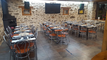 Laplaza Bar Restaurante Asador Navacepedilla de Co - Calle Real, Plaza Mayor, 5, 05571 Navacepedilla de Corneja, Ávila, Spain