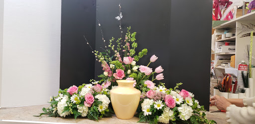 Florist «Foti Flowers At Yuess Gardens», reviews and photos, 406 3rd St, Newburgh, NY 12550, USA