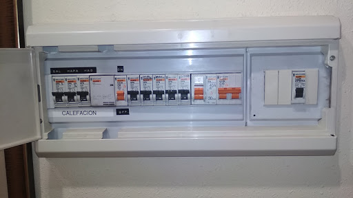 SUELEC. Instalaciones Eléctricas. en Arteixo, A Coruña