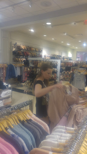 Clothing Store «Forever 21», reviews and photos, 4164 N Harlem Ave, Norridge, IL 60706, USA