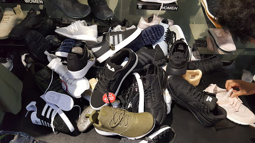 Stores to buy women's sneakers Rotterdam