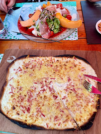 Tarte flambée du Restaurant français Le Hupsa Pfannala - Winstub Le Hups’ à Saint-Hippolyte - n°11