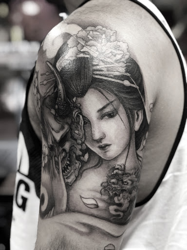 Explore back hand tattoo ideas, creative tattoo ideas in Los Angeles, available at Hailin Tattoo Studio