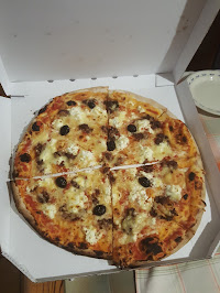 Plats et boissons du Pizzas à emporter Lou Fougau à Châteauneuf-les-Martigues - n°1