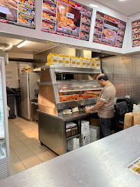 Atmosphère du Restaurant spécialisé dans les ailes de poulet Chicken King à Paris - n°2